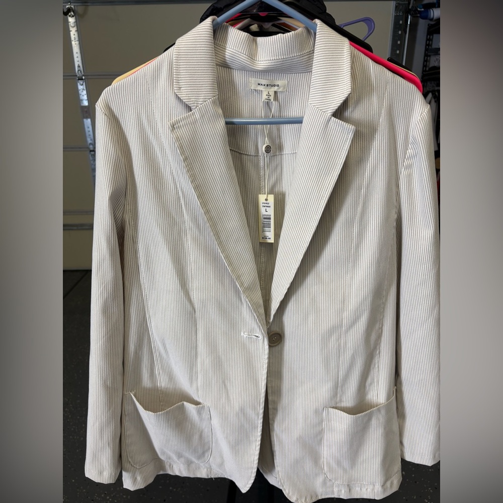 Max Studio women’s Blazer NWT Large -striped